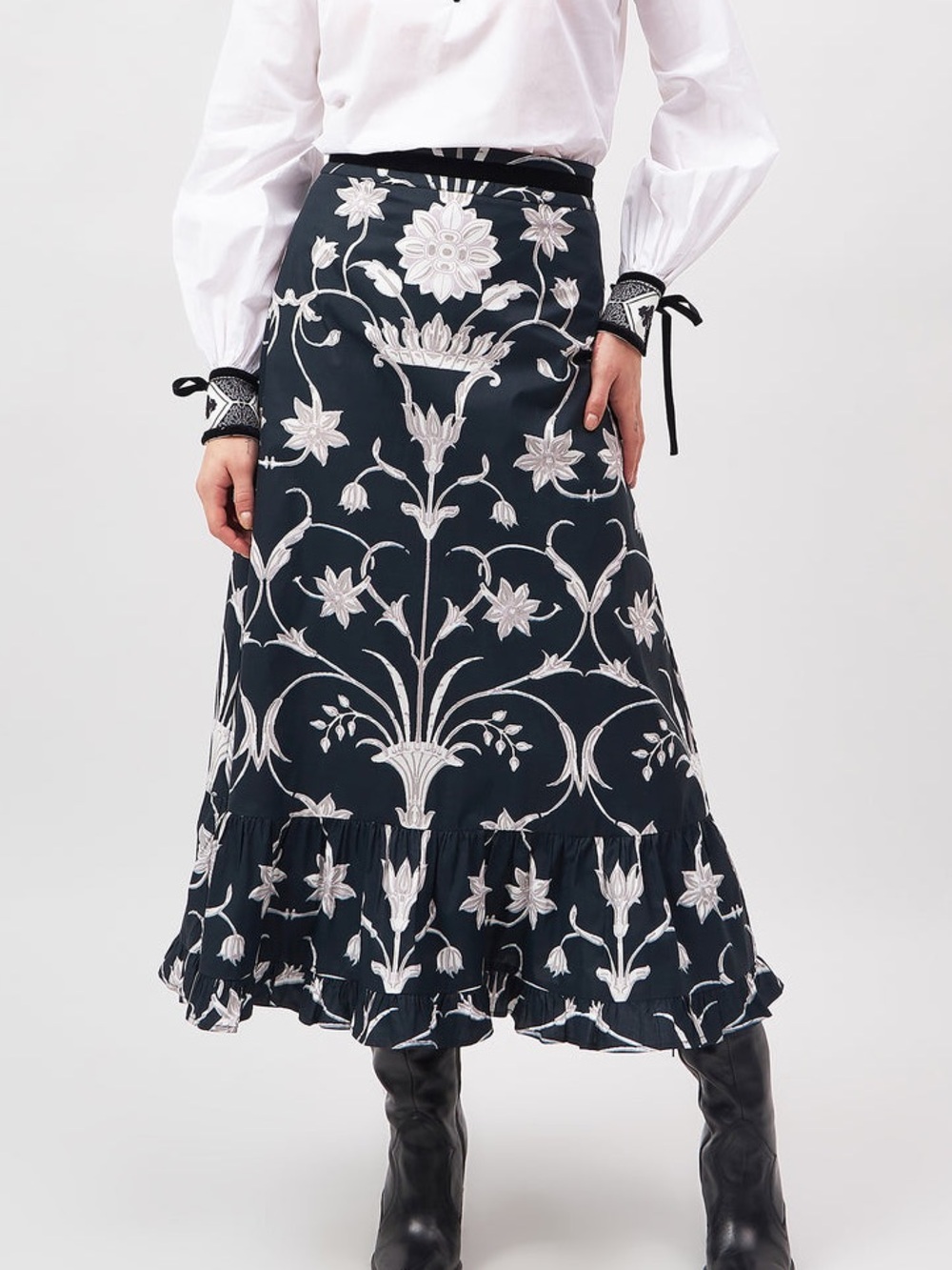 Beyond by Vera 1500 Aurora Skirt
MEKNES BLACK Navy Size XS